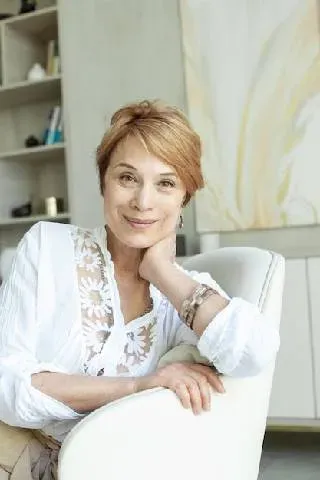 Customer review from Anna C. expressing life transformation and relief from nerve burning after using Presgera.